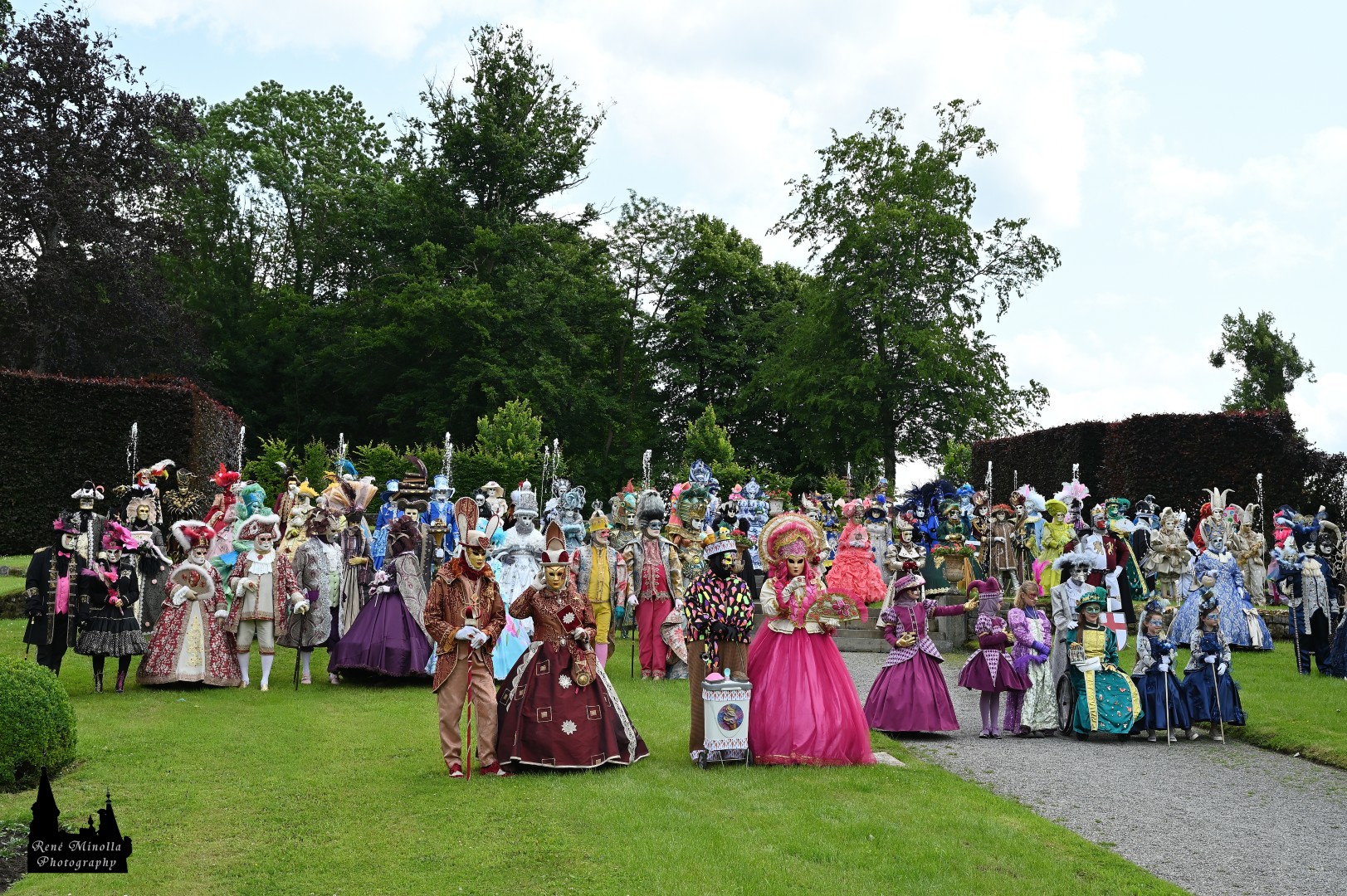 Chateau de Annevoie, Costums of Venice 2025, Annevoie, Belgien